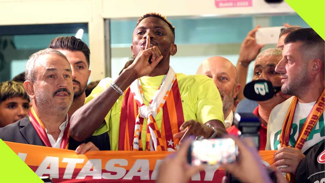 Osimhen Receives Enthusiastic Welcome from Galatasaray Fans Amid Loan Talks